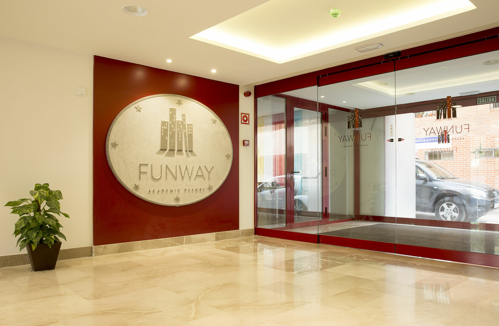Pensión Funway Academic 3*